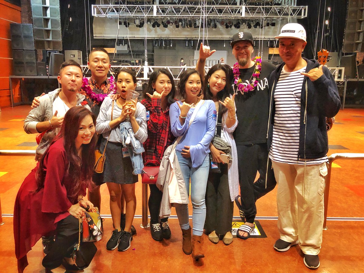 riina_liina's tweet photo. 去年に続きファナルいけました💥
DefTech “IAPANA” Tour 2017 final OKINAWA❤️❤️❤️
いつも沢山のパワーもらってます🌺
出会いに感謝🤙🏽🤙🏽🤩
#deftech #IAPANA #okinawa #出会いに感謝 #mahalo https://t.co/gcpjICHODp