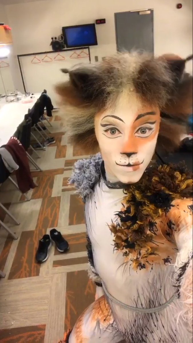 AHuntHQ's tweet photo. FINAL PERFORMANCE SUNDAY—• 100’s Of JellicleBees, flips, jumps, crawls and cheekiness! Have a great final performance Aaron! ❤️ https://t.co/Na8MRmxK3E