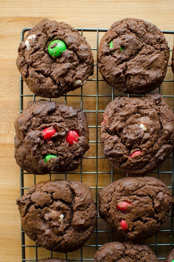 Living_Lou's tweet photo. Just finished this NEW recipe for you - chewy chocolate peppermint #cookies!
The peppermint and chocolatey taste go so well together and the chewiness is perfect https://t.co/evOBsM9erH
#BakeWithHeart #BecelAd @BecelCA https://t.co/N6hJFIHt70