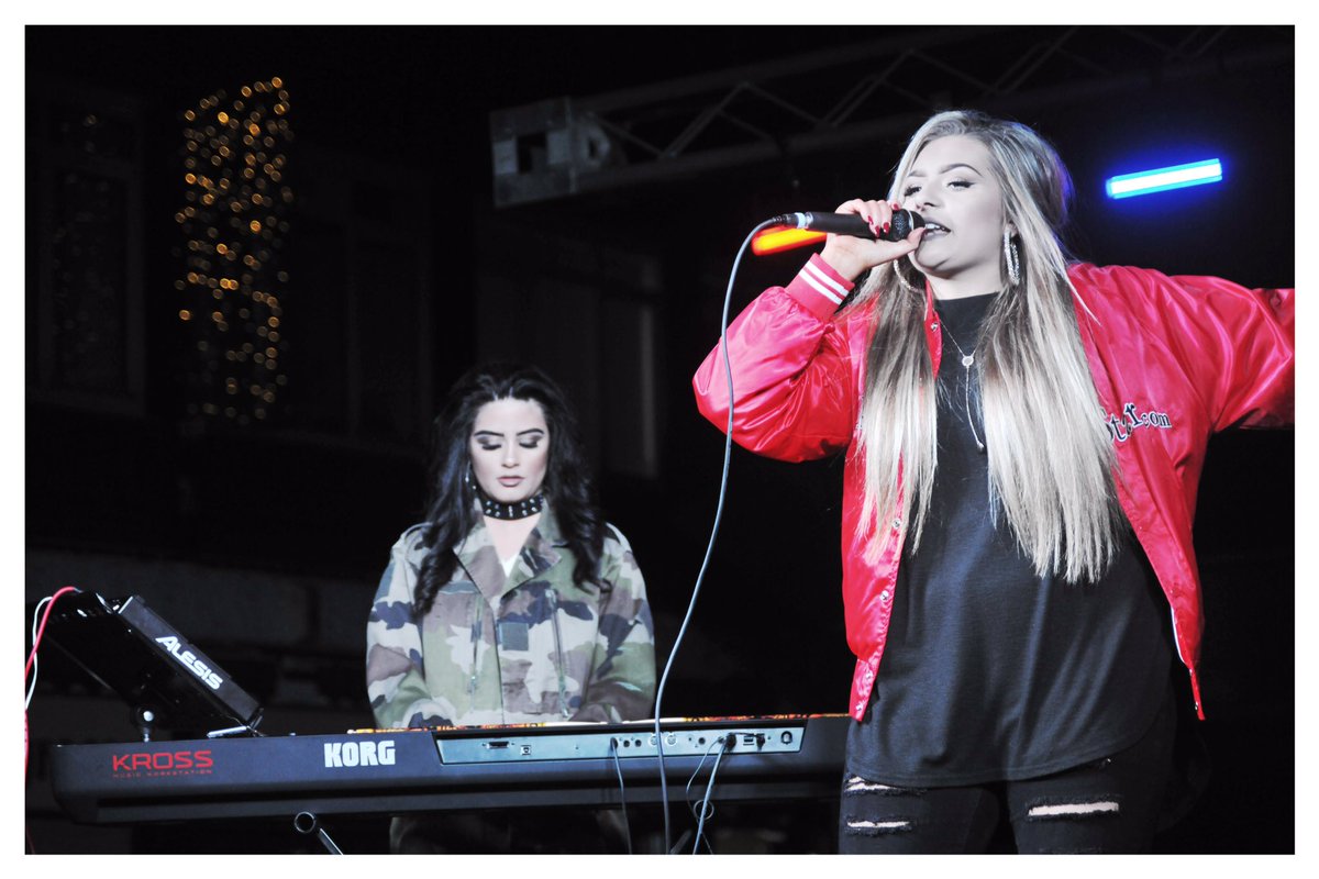 NowEastDurham's tweet photo. Great Music from @SamLavery_ and @livngmusic for @Castle_Dene Christmas Lights Switch-On in Peterlee on Friday night with @1034SunFM 
Photographs:Alan Sill https://t.co/03Twe6RT5U