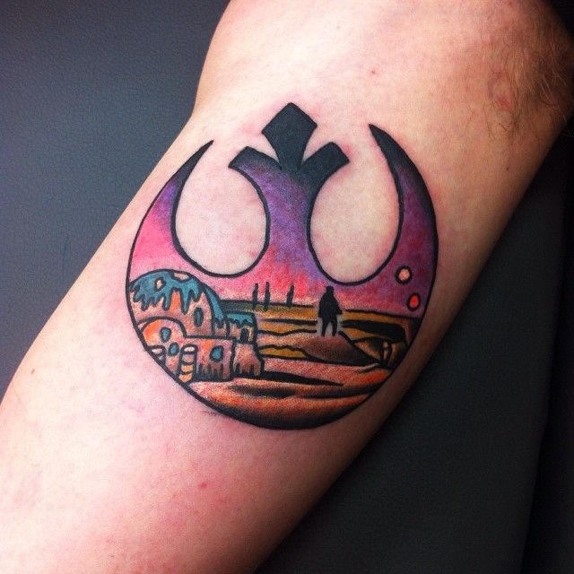 RabbitHoleAnime's tweet photo. One if the cooler #StarWarsTattoos I've seen! Tweet out your #geek #tattoos! https://t.co/UbYZ7jUXHW