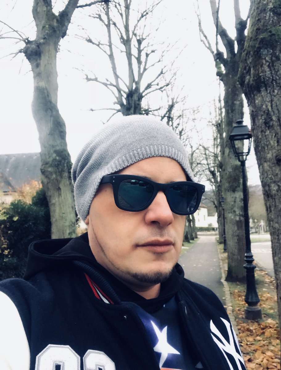 PierreActor's tweet image. There are many thoughts in life .

Ci sono molti pensieri nella vita .