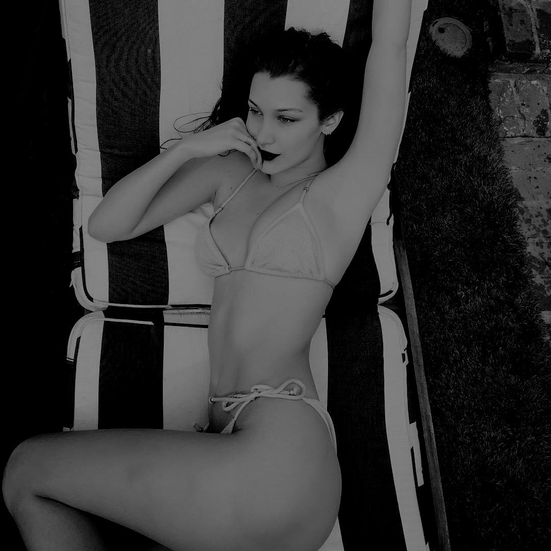 触;

Sin duda yo soy un bosque y una noche de árboles oscuros, sin embargo, quién no tenga miedo de mi oscuridad, encontrará también taludes de rosas debajo de mis cipreses.