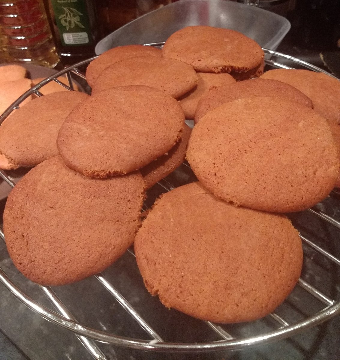 IncredibleFran's tweet photo. First ever attempt at gingerbread. Seems to have turned out okay! https://t.co/kwg0do6UBs