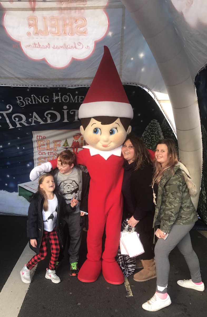 squishette1985's tweet photo. Elf on the shelf ❤️❤️❤️@ hamleys toy parade regent street #hamleysparade #elfontheshelf https://t.co/vOP5uN60wB
