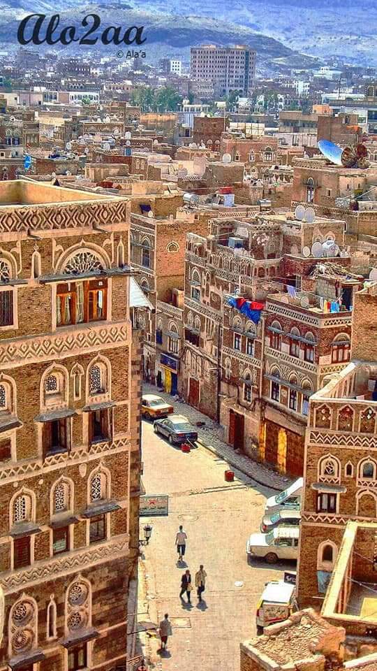 ما ذا أحدث عن صنعاء يا أبتي 
 مليحةٌ عاشقاها المجدُ والحضرِ

#اليمن_تاريخ_وحضاره