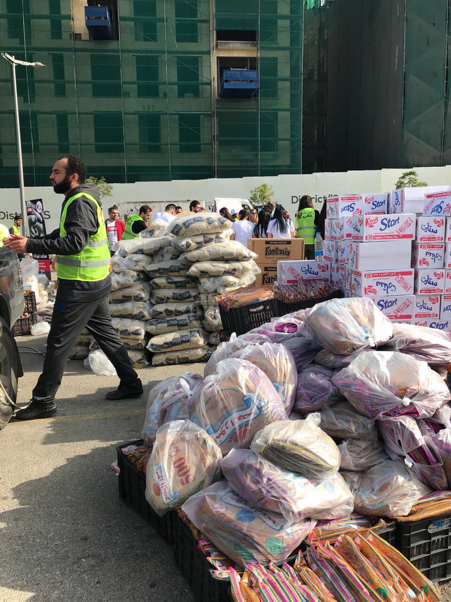 BmlBank's tweet photo. الْيَوْمَ كنّا كتار ... شكرًا لكل شخص ساعد ، قدم مساعدات أو تطوع #حملة_دفى 
من خيرك ساعد غيرك 

#BMLbank https://t.co/ZkCqpB8yyc