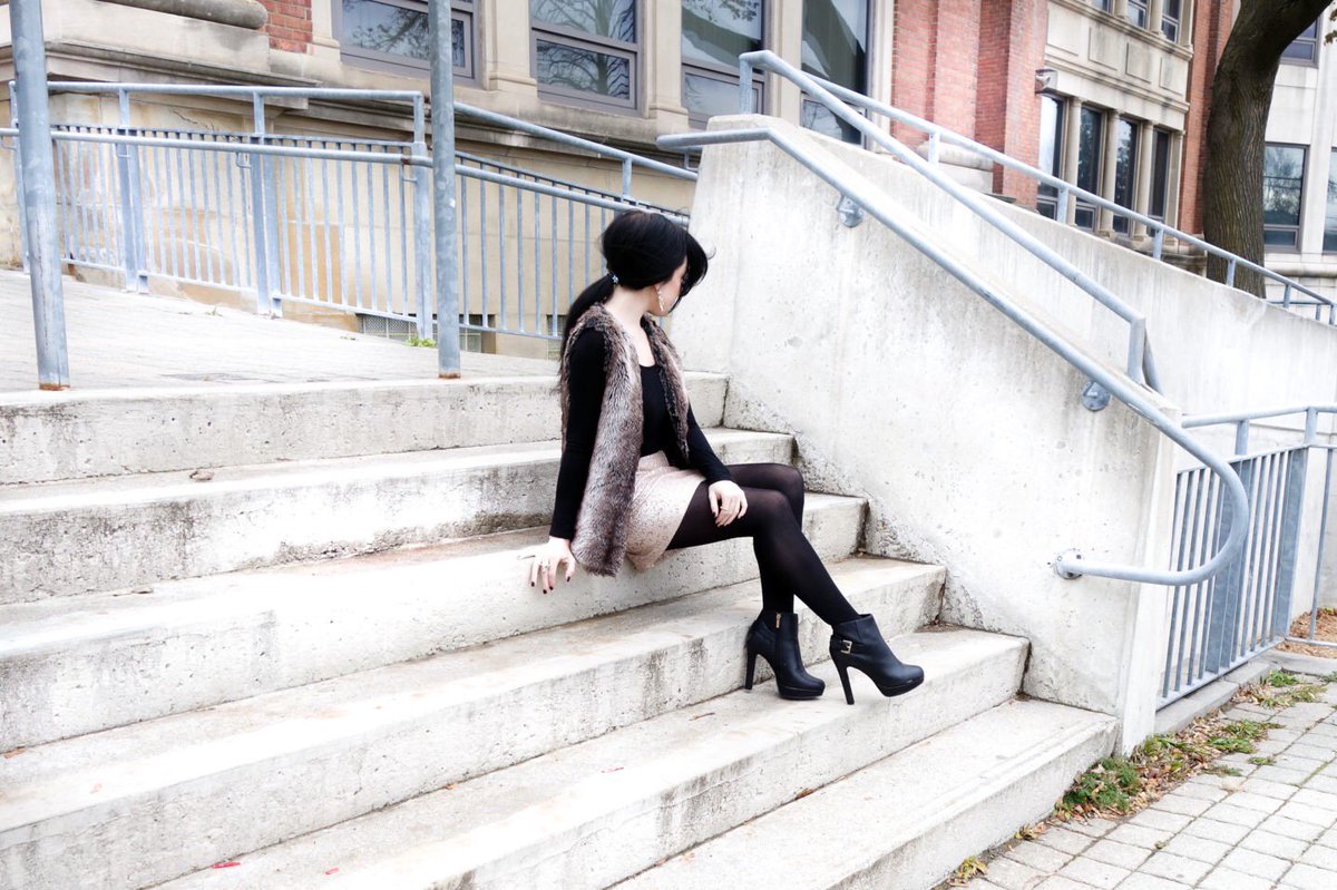 TheSparkleStyle's tweet photo. OOTD: Faix Fur &amp; Sequins!! Read more on https://t.co/9W8ys7cOmX #styleblogger #torontoblog #sequinstatement #thesparklestyle https://t.co/OwfK6016mB
