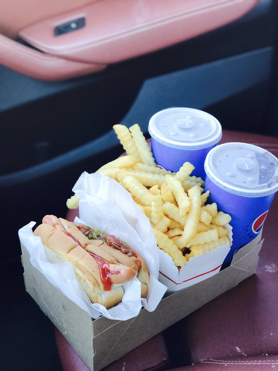 CaughtDot's tweet image. You might want to jump in the car and head to Sully's for one last hotdog #caughtindot #caughtinsouthie #southiedotcrossover