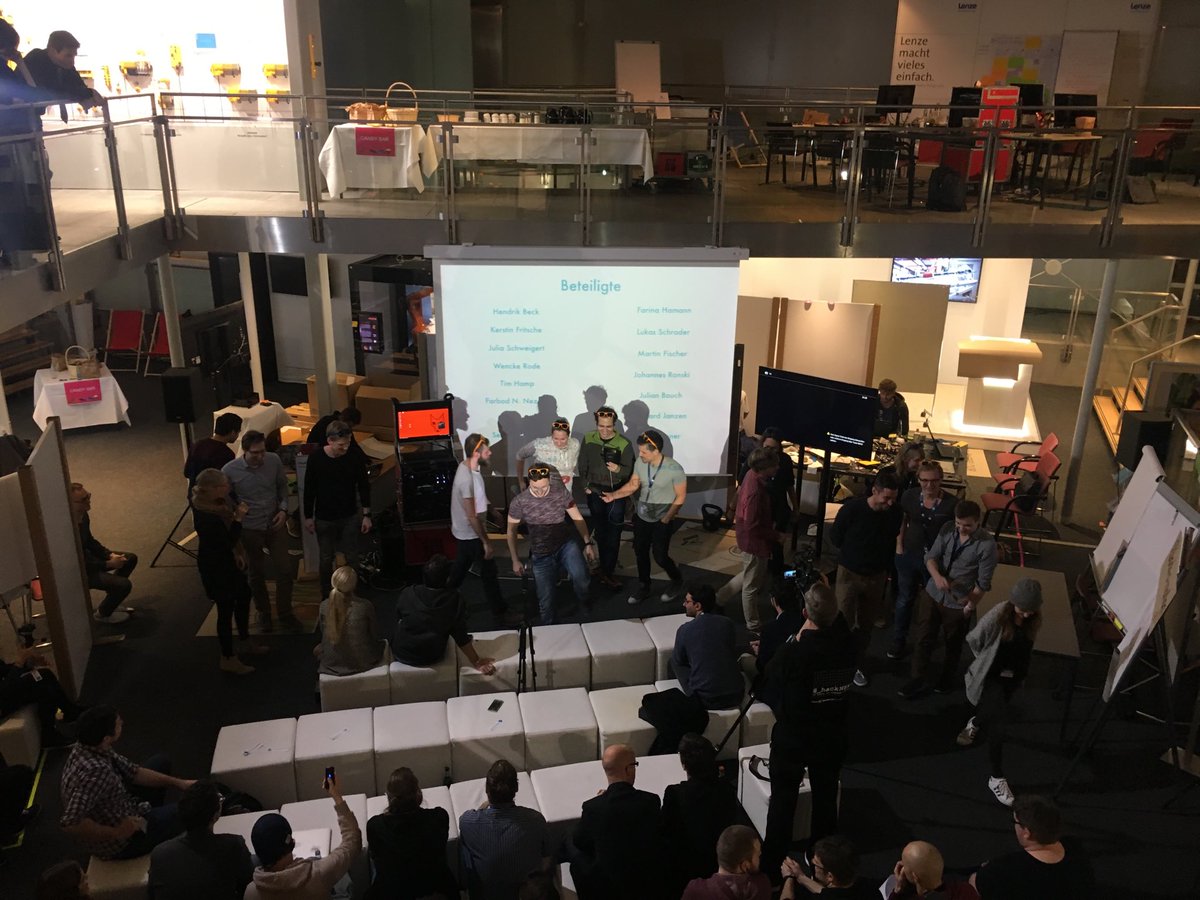 TTCGermany's tweet photo. #hackvention Team #VR Motion Kit präsentiert phä-Nö-me-nal 🌈 https://t.co/n91cUEFhSU