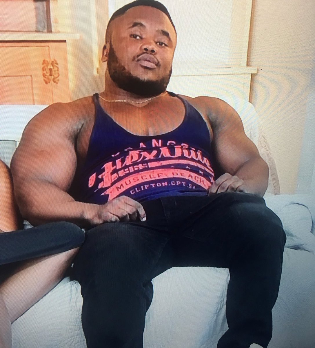 TheBlakish's tweet photo. FarraGot😪looks like he can crush a can by just looking at it #DateMyFamily https://t.co/bZSqAjqCTk