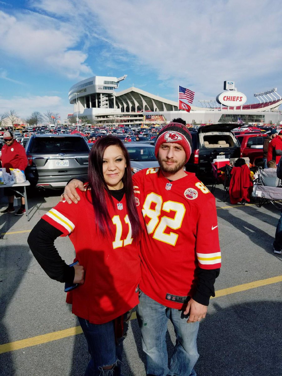 DebiaseDustin's tweet image. #ChiefsKingdom my wife and i celebrating my wifes 28 b-day with are team. Hope to see this on the big screen my wife would love it Lets go Chiefs