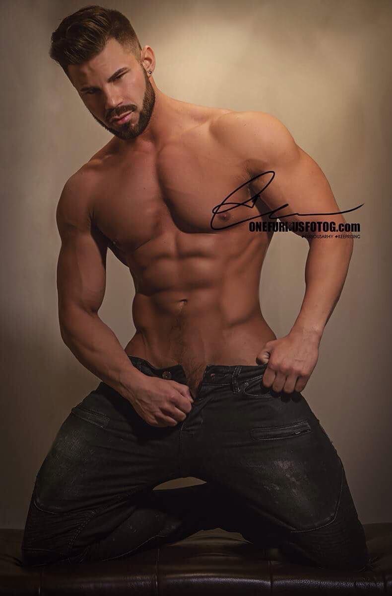 WomensEyeCandy1's tweet photo. Don't forget #hunkoftheweek vote is coming up at 8pm UK time last week's winner was sexy #JosephDefontes by @onefuriousfotog retweet! π https://t.co/hy1fnlbpDV