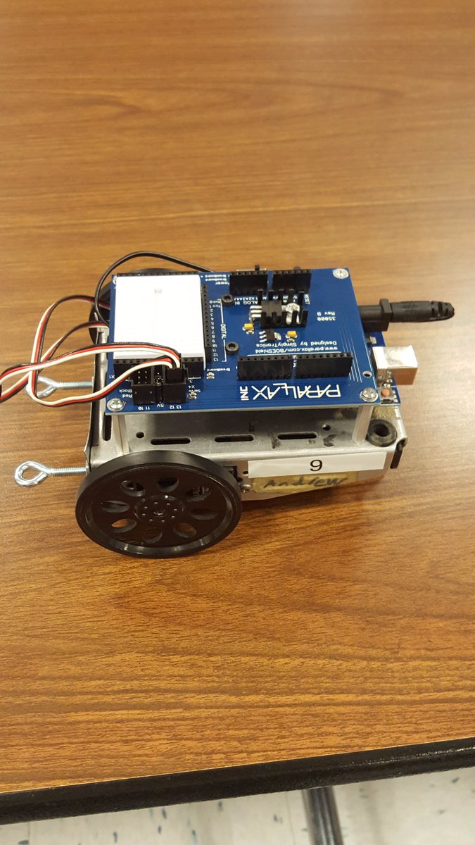 SreethanV's tweet photo. Working on a boebot @ccadams14 to make it move and rotate. #Maker #SELC https://t.co/CyUucVVbTp