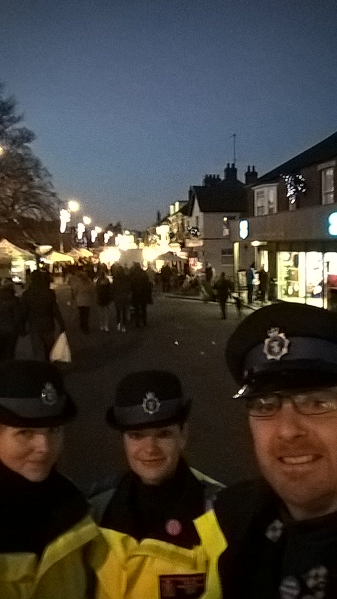 tvp_mk's tweet photo. #woburnsandschristmas #Christmaslights #c8694 #c9043 #c9530 #funfair #mksouthneighbourhood #freezing #santa https://t.co/Z0NreJmO5X