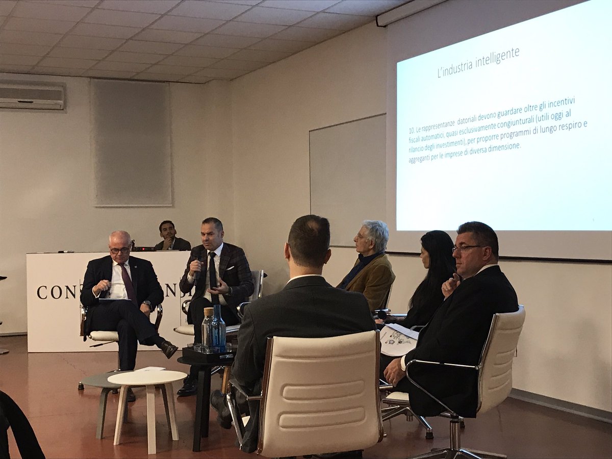 CONSIDIofficial's tweet photo. Filippo Girardi: abbiamo bisogno di prodotti innovativi e intelligenti. Il piano #Industria40 è sicuramente utile ma è troppo verticale. Abbiamo bisogno di una politica industriale che sappia anche guardare in maniera trasversale al futuro #OpenFactory17 https://t.co/ggmIsdoJs5