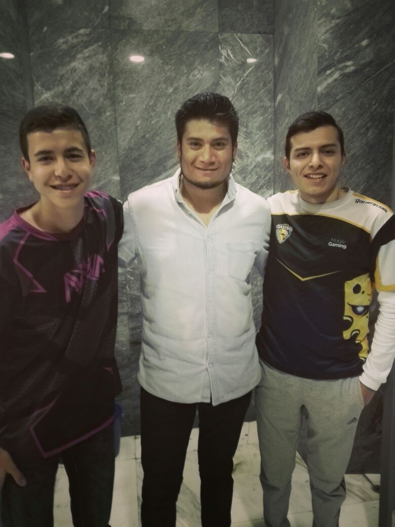 Con estos 2 grandes cracks, un gusto conocerlos @Sergioramos0139 <a href="/adrianpiedracr/">AdrianPiedra</a>