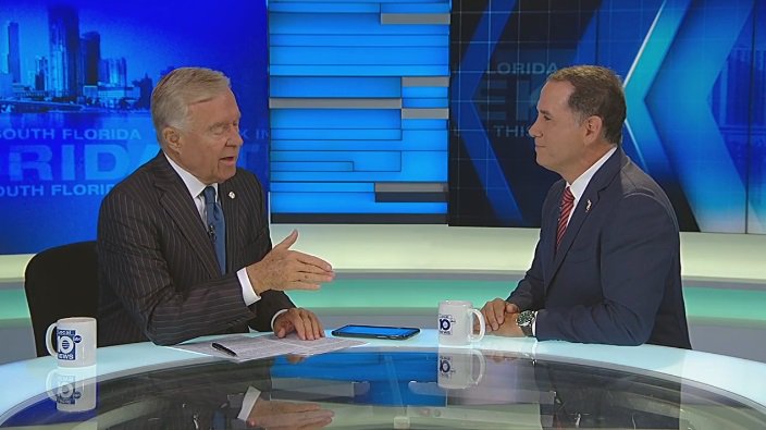 LIVE: Michael Putney is talking to former Miami Beach @MayorLevine bit.ly/2vl2aPk?utm_so… https://t.co/kJhoSj84SJ