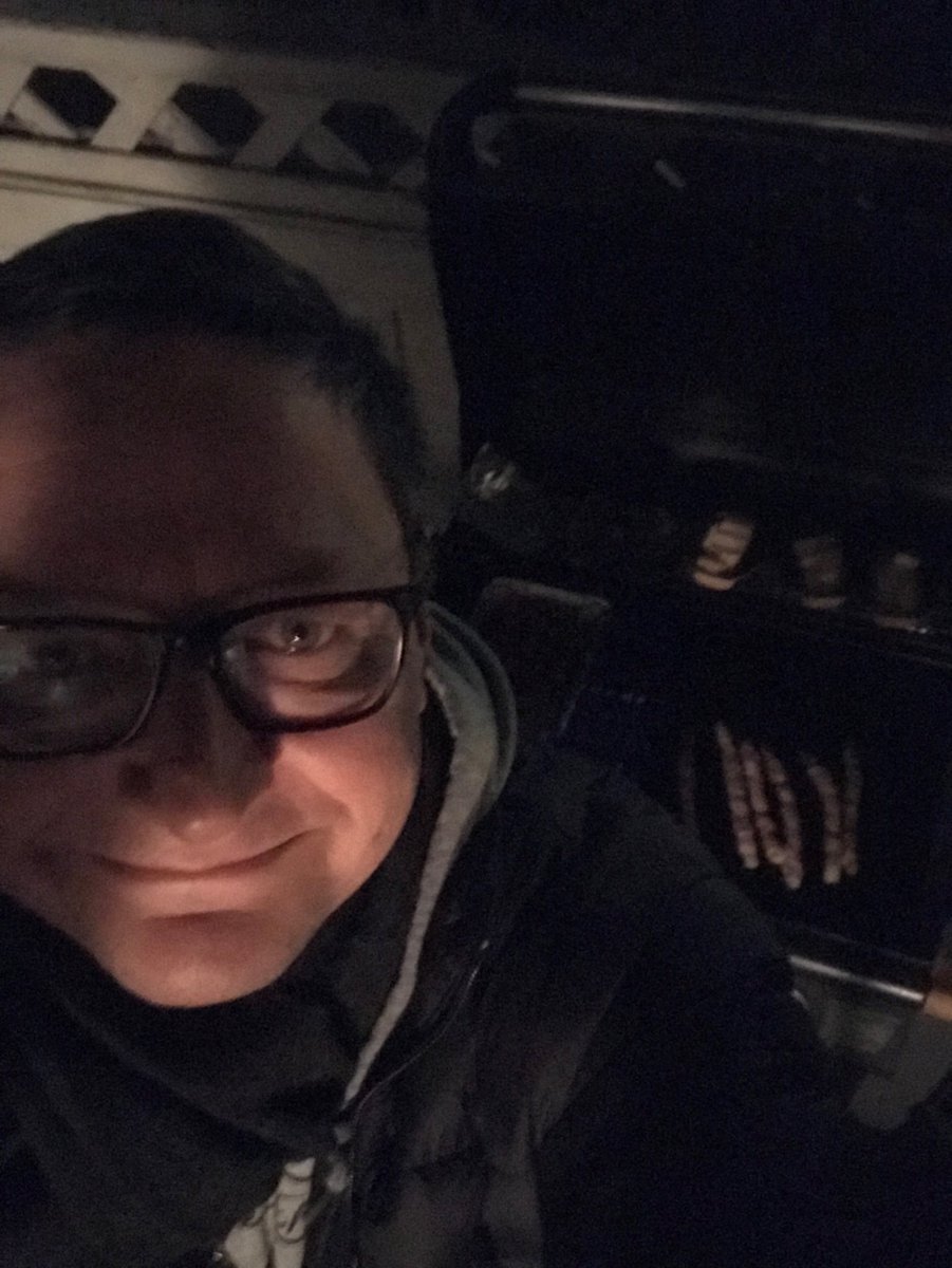 KeHyv's tweet photo. Pimeessä grillausta 😜 https://t.co/4oyaAgGl4q