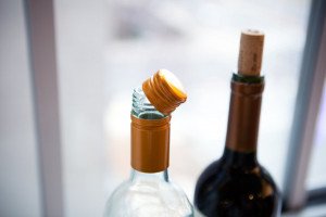 news_donatella's tweet photo. Per il dott. Spence la presenza del #tappo di #sughero fa sembrare la bottiglia più buona e condiziona l'assaggio di #vino è l'"Effetto tappo" succede anche a voi? https://t.co/32z4dFOdkP #wine #passion #tasting #corck https://t.co/v2mljUwSty