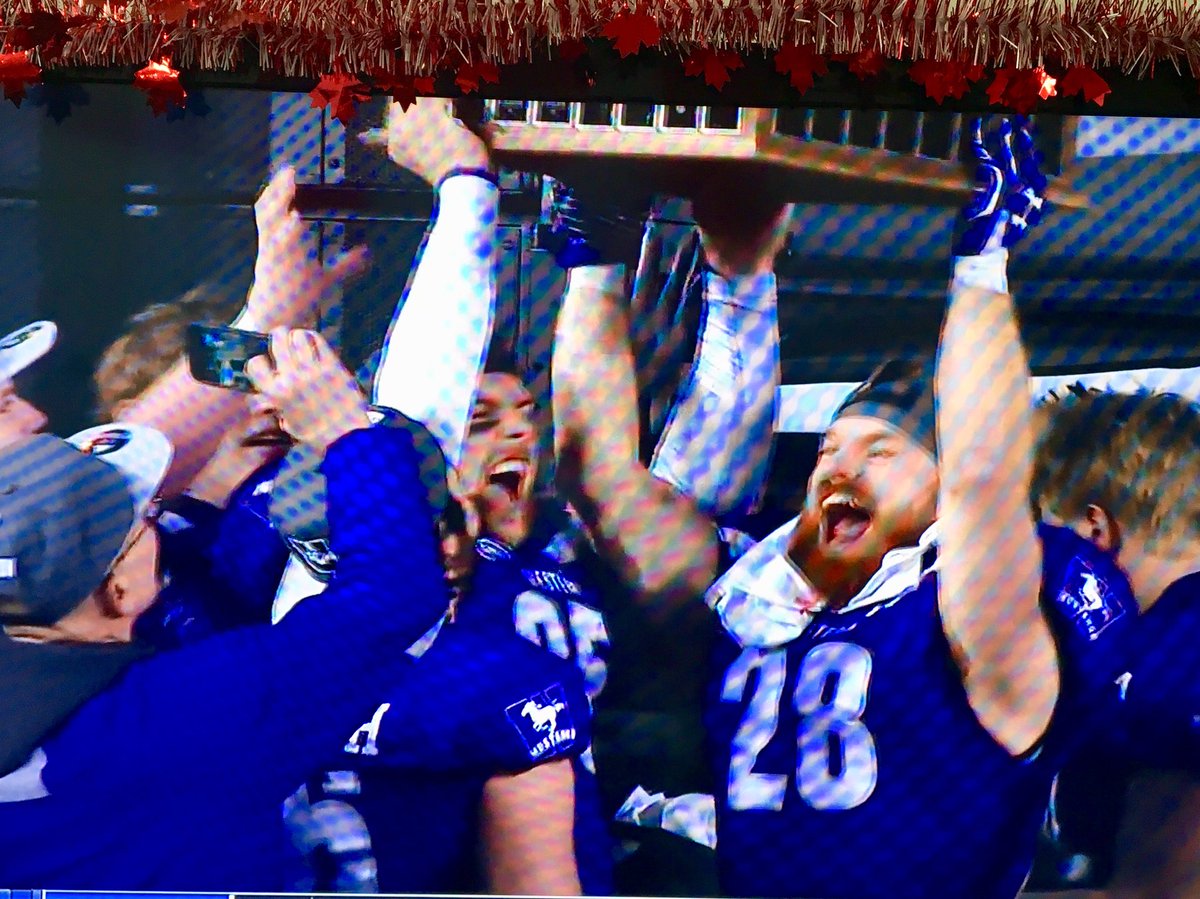 garybtvnews's tweet photo. 1 Down - 1 To Go - #UWO #VanierCup2017 - #Stamps #GreyCup2017 - @calstampeders https://t.co/j4UhmfTXJx