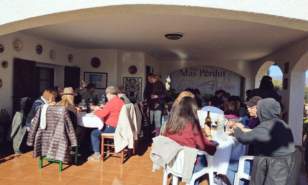 FincaMasPerdut's tweet photo. 2a #ROSTADA d'aquest any amb el nostre #olinovell de les nostres terres #MasPerdut maridat amb #VinsAmbAmor. Moltes grร cies a tots els assistents per l'รจxit que em tornat a tenir!! ๐ค๐ค ๐๐๐ท๐ท๐พ๐พ https://t.co/yZ9vzmOrwi