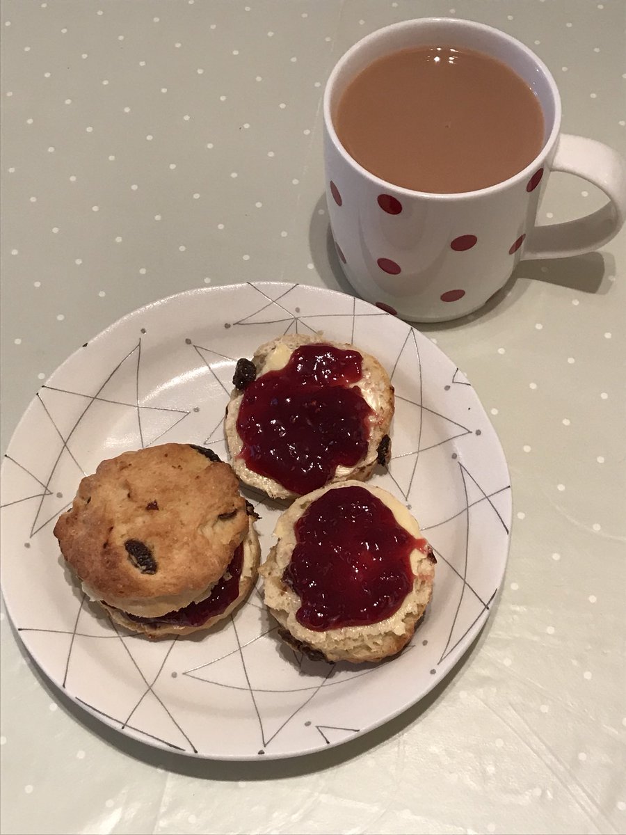 zoetcm's tweet photo. Breakfast was the last of my mini fruit scones with @BonneMamanUS strawberry jam ☕️ @doughworks recipe https://t.co/YTWFm6ZAcT
