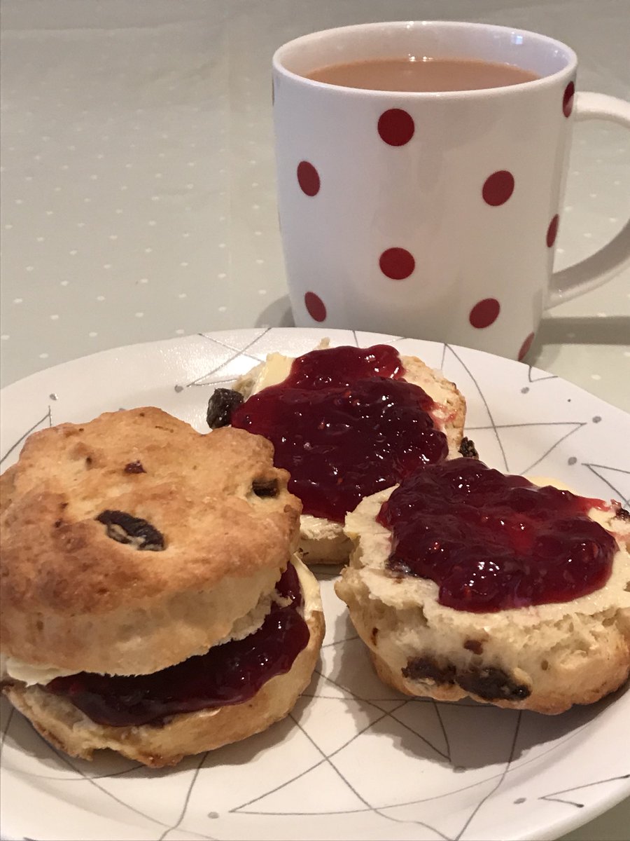 zoetcm's tweet photo. Breakfast was the last of my mini fruit scones with @BonneMamanUS strawberry jam ☕️ @doughworks recipe https://t.co/YTWFm6ZAcT