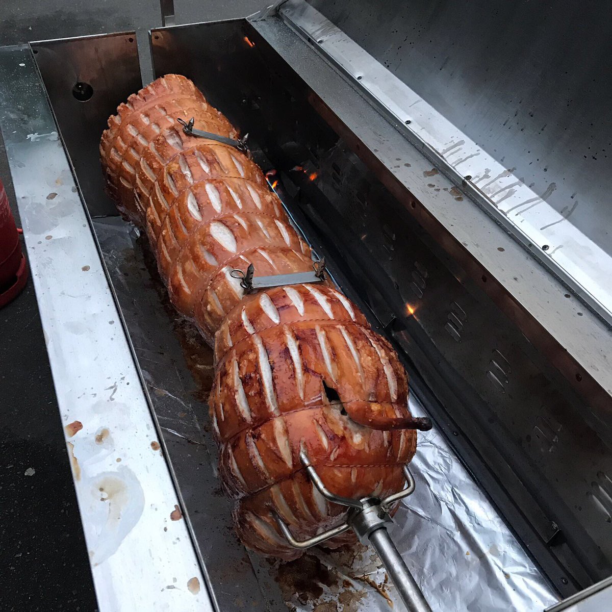 Fancy impressing your guests with a #hogroast this #Christmas? Hire the machine and a 60kg pig from us. 🐖 #christmasfood #surrey