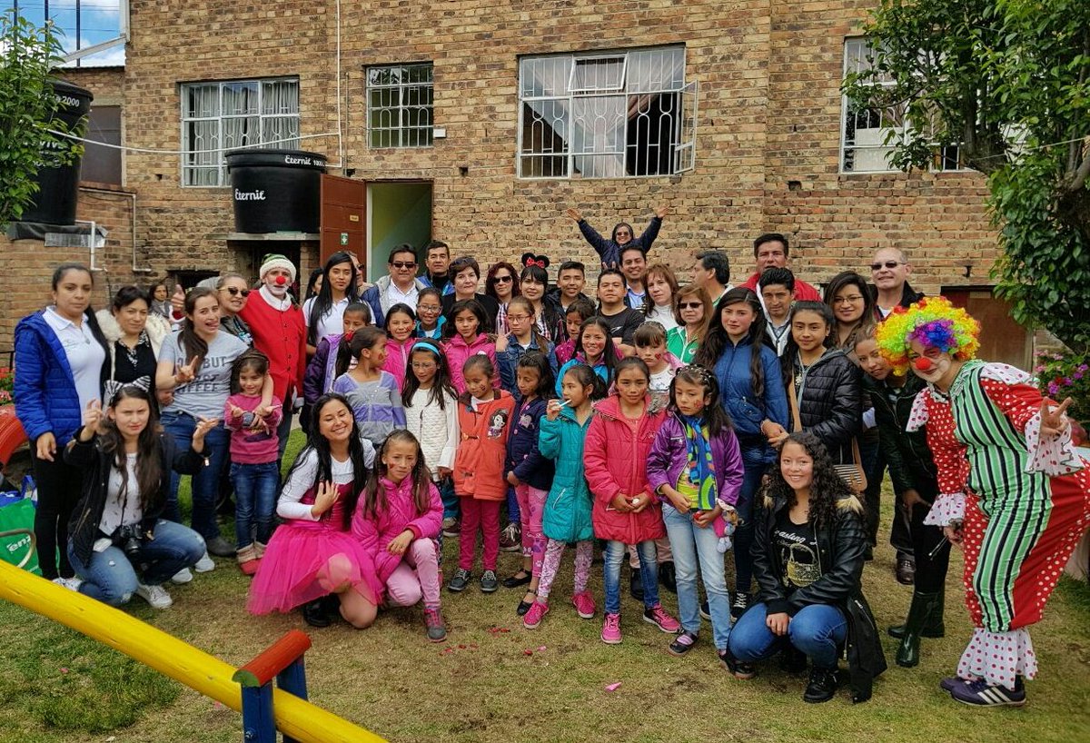 SePlaneacionBoy's tweet photo. A la Fundación Milagro de Amor, barrio El Topo, #Tunja, #DAPB llegó con detalles y gatos que lograron las más bellas sonrisas. https://t.co/VbzlCTpP8T