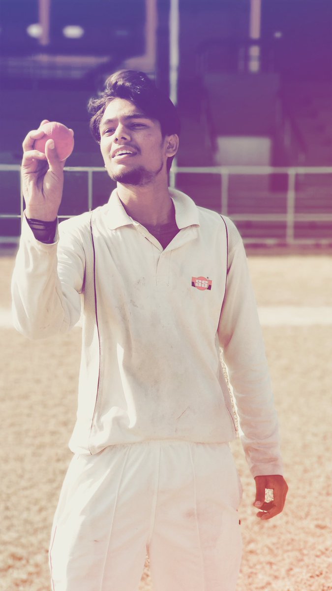 imsunil_02's tweet photo. If u play good Cricket alot of bad things get hidden - #kapildevsir
Last match of the semester 😊
With my love my Ball😍😍
#Cricketlove
#Sportslife
#Bowling
#beforematch
#CricketMeriJaan https://t.co/7bkLhQpLbE