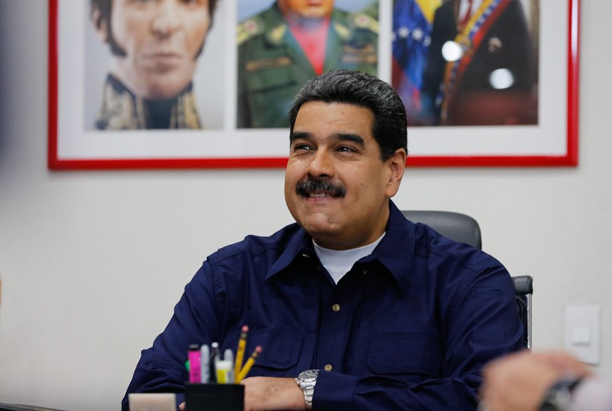 PresidencialVen's tweet photo. Saludos a la patria de Bolívar y Chávez, a todo el pueblo venezolano, bienvenidos a esta edición de Los Domingos Con @NicolasMaduro, seguimos haciendo Revolución todos los días, construyendo dignidad https://t.co/j5EDqofy1H