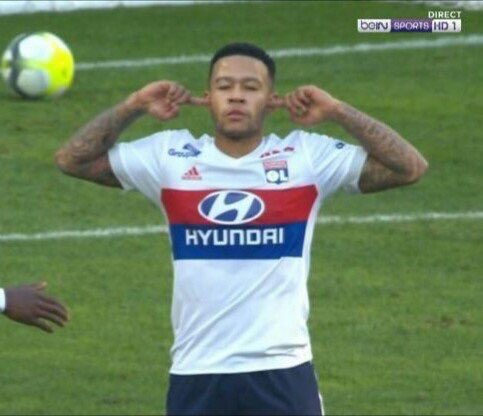 lieb_lfc's tweet photo. Moi quand mes potes me chambrent avec Lens #FcRasteur #BandeDeTaties https://t.co/bk5DFYlZIB