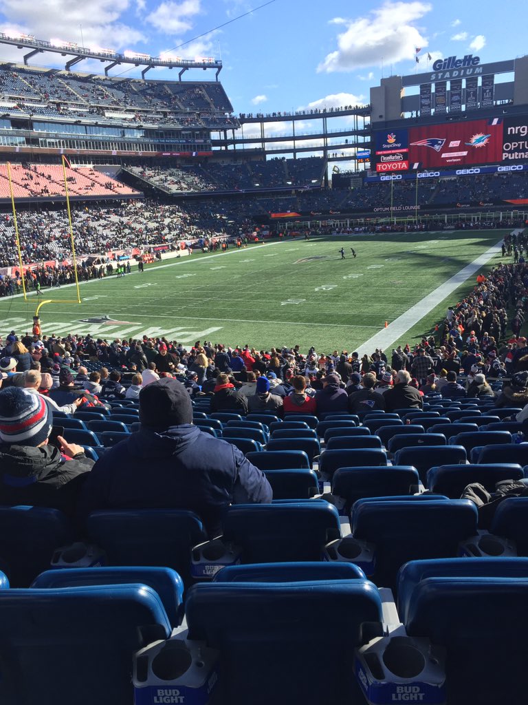paige_alves's tweet photo. Brb while I cry #firstpatsgame https://t.co/f1UBm5yhf1