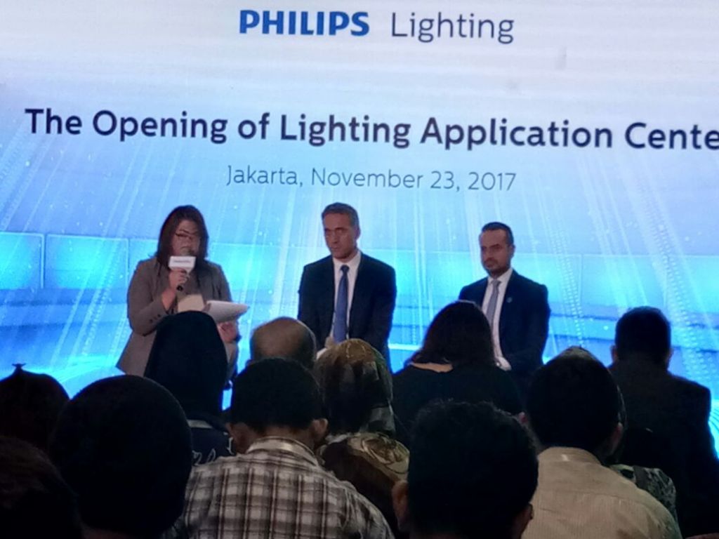 PHILIPS LUNCURKAN INOVASI BARU “LIGHTING APLICATION CENTER” csr-indonesia.com/2017/11/philip…