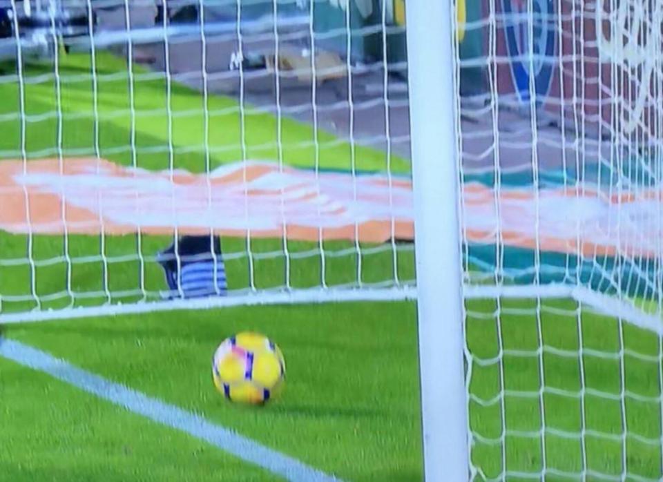 CharlesABrody's tweet photo. I don't want to hear anyone say "Uefalona" again
#ValenciaBarca #fcblive https://t.co/jlajPVXyo2