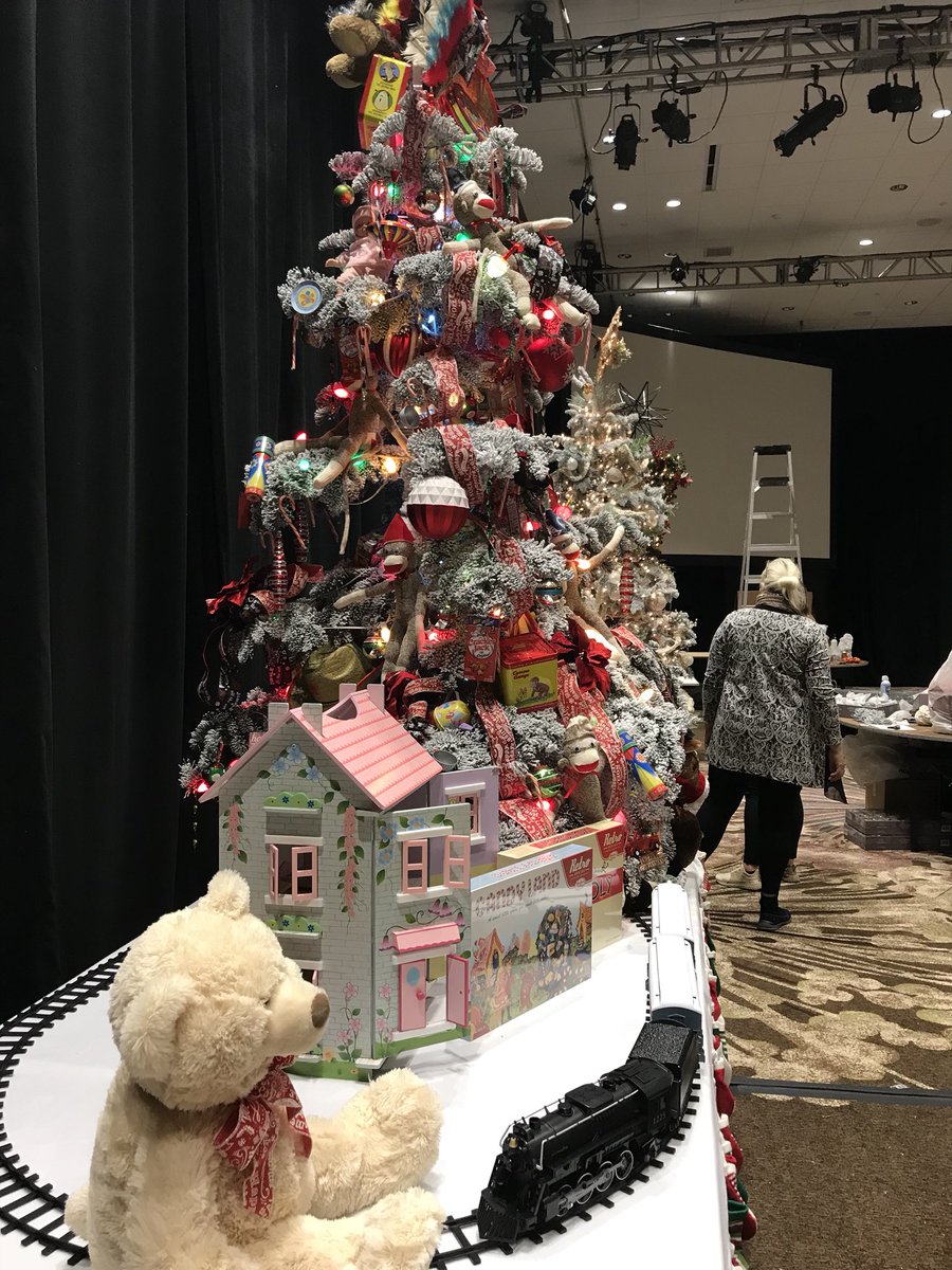 cflash's tweet image. #Providence #ochristmastrees @ #westinseattle