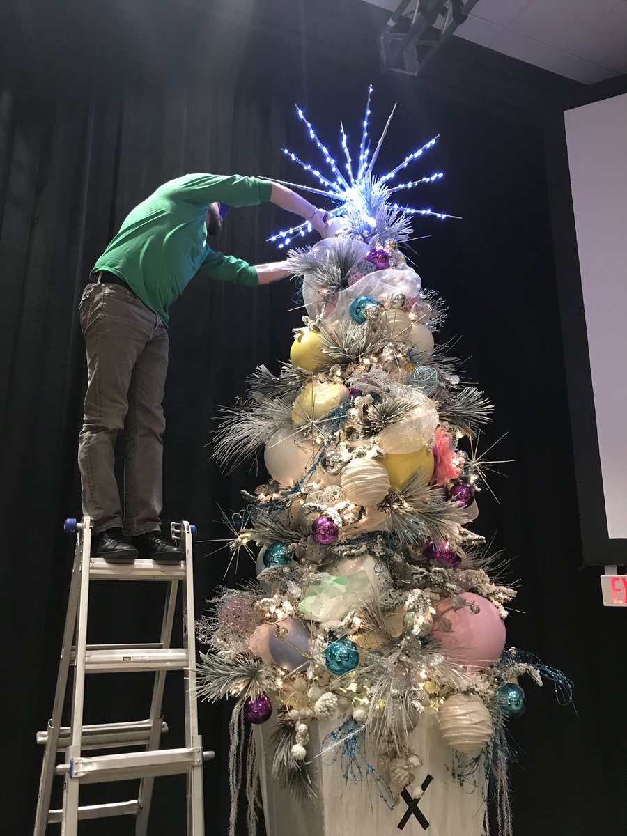 cflash's tweet image. #Providence #ochristmastrees @ #westinseattle