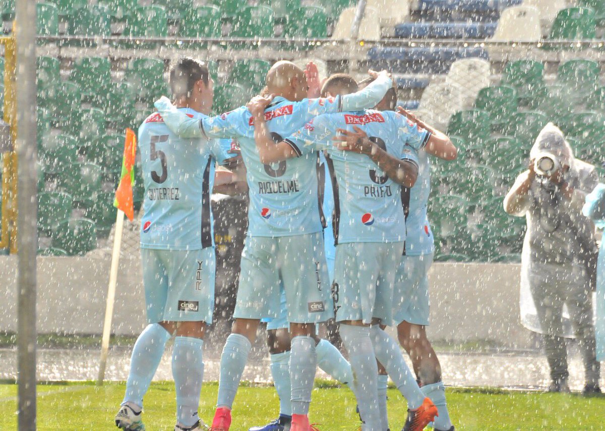 marceloclaure's tweet photo. Excelente @Bolivar_Oficial! Más cerca de ser campeones! #UnSentimientoQueNoSeCompara https://t.co/2mYTBRLwZY