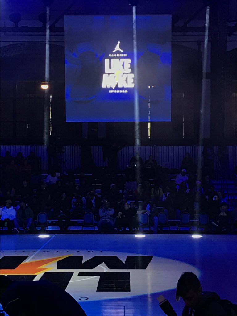Mrs_Staab19's tweet photo. Basketball Invitational #LikeMikeInvitational #ClassOfXXXII What a great way to end Thanksgiving break! See you all bright and early! 🏀 https://t.co/yIZQlR3Xm9