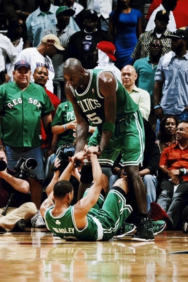 Happy birthday! Avery Bradley 