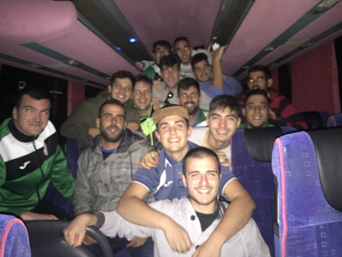 CDValdehornillo's tweet photo. Increíble partido os habéis marcado, gran esfuerzo de TODO el equipo y a pesar de ir perdiendo 2-0 el equipo empata contra los terceros que cojones tenéis 💪🏻💪🏻💪🏻👏🏻👏🏻👏🏻#aupavaldo 🔴🔴🔴🔴 https://t.co/9kp4Zz0aiT