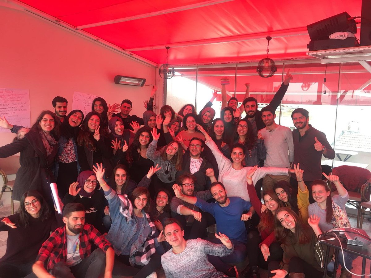 BeyaziTOG's tweet photo. En minnoş anahtar eğitmenleri ile kırmızı, mavi ve yeşil anahtarlarımızı aldık ❤Eğitmenlerimize ve çok tatlı gönüllü arkadaşlarımıza teşekkür ederiz 🎈🎈 https://t.co/dBrVqooWsv