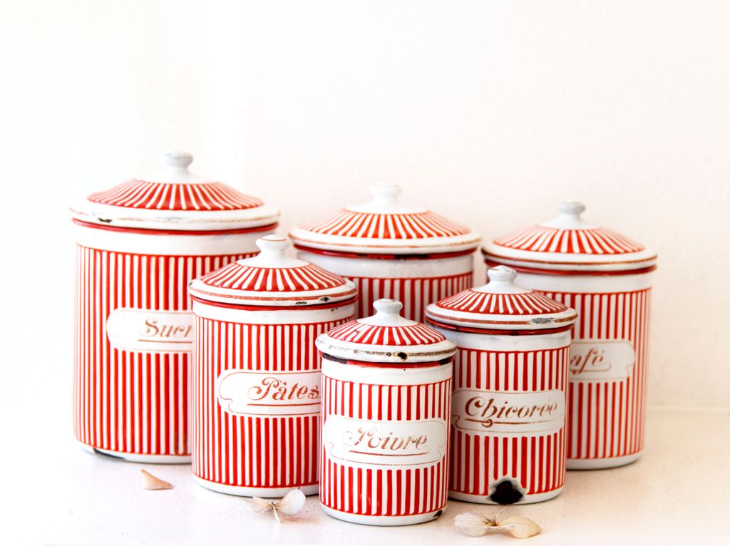 flyingmizdaisy's tweet photo. This weekend at #flyingmizdaisy #vintagemarket @scrumptiousvenus will have her collection of unique vintage French stoneware and porcelain. https://t.co/Y21VpsgbV4