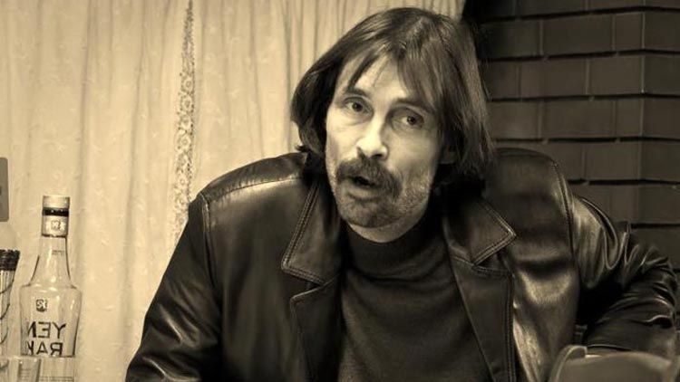 Ben sevmesini bilmiyorum heralde, kimi sevdiysem bana düşman oldu.

Behzat Ç. (2010)