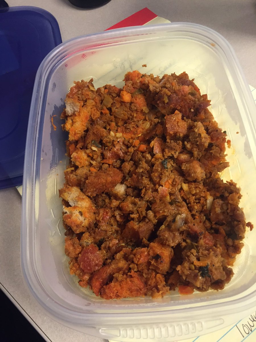 SamanthaOn10's tweet photo. When your producer leaves you some of her bomb-diggity chorizo stuffing in the work fridge with your name on it ๐๐ผ #Leftovers4Days #StuffingChallenge #YouWin #TrimmingsOn10 #news @EnedinaCisneros thank you, thank you, thank you!! https://t.co/148rrIX7Ph