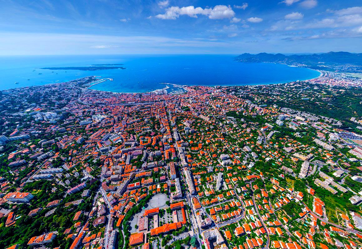 Cannes, les iles de Lérins et le massif de l’Estérel vus d'en haut #CotedAzurFrance <a href="/FrenchMerveille/">FrenchMerveilles</a> #francemagique @hcotedazur <a href="/HappyCannes/">Happy Cannes Travel</a> @LuxuryTravelGuide @soissonschris @Mtroturf <a href="/enanglais/">Mehdi RAMZI </a> <a href="/FrancoisG06/">FrancoisG06</a> <a href="/AzurLuxury/">luxuryfrenchriviera</a> <a href="/HipFrenchies/">hipfenchies</a> @Tourisme_PACA <a href="/GillesM06/">Passion Côte d'Azur</a> <a href="/jesuisjulupus/">Julia Jatkowsky</a>