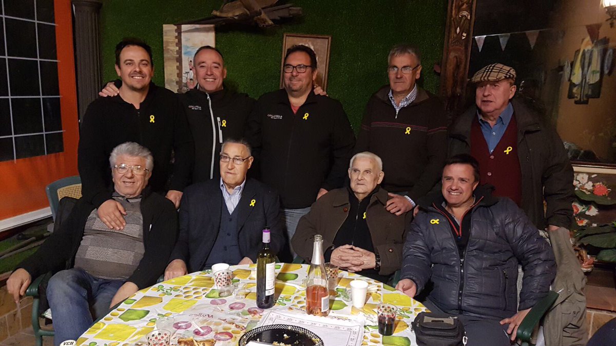 albertpedret's tweet photo. Tot un orgull ser avui al Consell Rabassó @collavella #origen #tradició #km0 #capsdecolla #presidents #castellers https://t.co/5elAgGYrLx