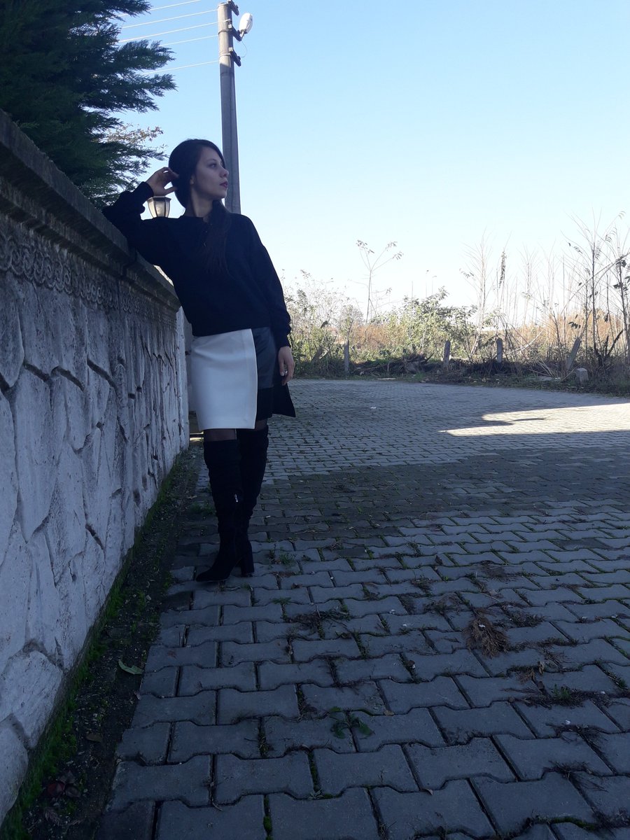 Yeni Moda Yazımız :)
👉 goo.gl/vPnVYe
#lipstick,#gunesgözlugu,#sunglasses,#corap,#socks,#canta,#bag,#ayakkabi,#shoes,#bambi,#bambishoes,#koton,#pierrecardin,#streetstyle,#fashion,#beatiful,#iskadini,#çizme,#uzunçizme,#boot,#winter,#winterstyle