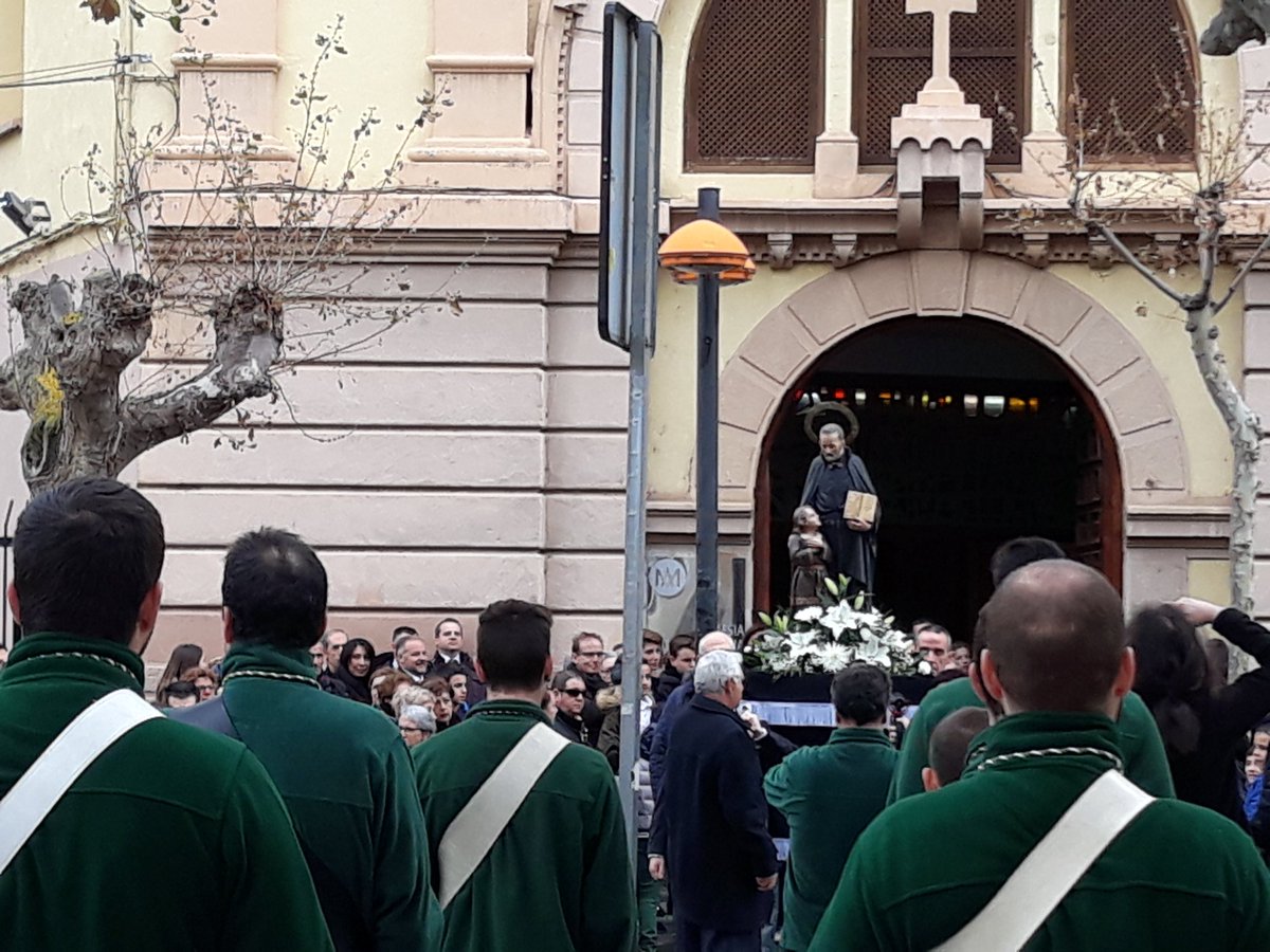 espectaculospmi's tweet photo. Otro día de trabajo..hoy a tocado coche de megafonía para la cofradía de las siete palabras y el silencio..en una procesión extraordinaria.con motivo del año calasancio.. https://t.co/ItVj9yqwUe